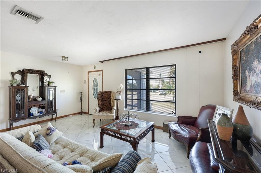 9940 Vanderbilt Dr, Naples, FL 34108-21