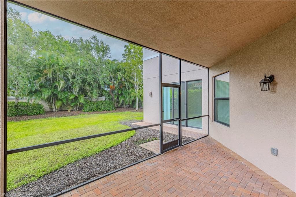 13852 Luna Dr, Naples, FL 34109-24