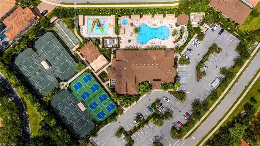 13852 Luna Dr, Naples, FL 34109-27