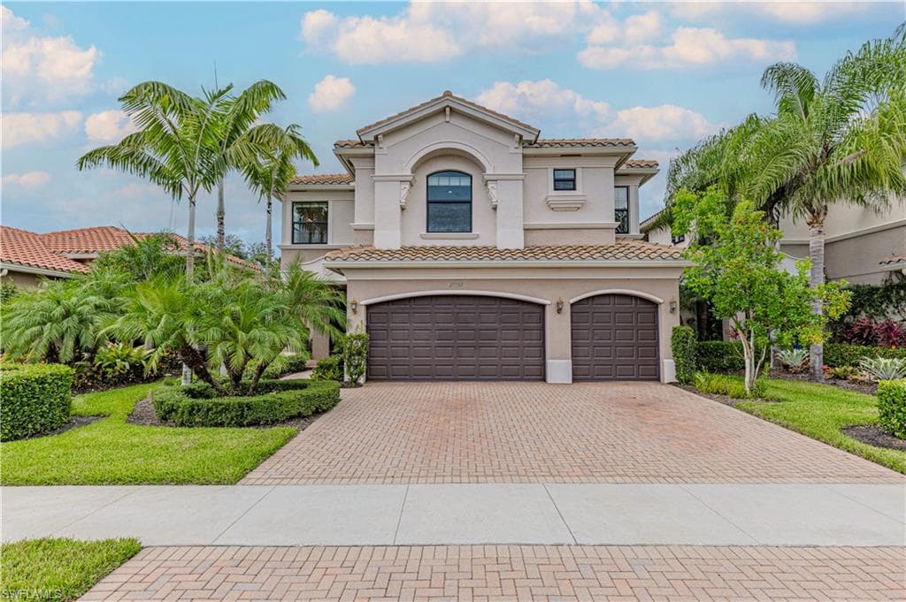 13852 Luna Dr, Naples, FL 34109-3