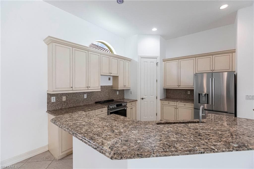 8886 Shenendoah Cir, Naples, FL 34113-9