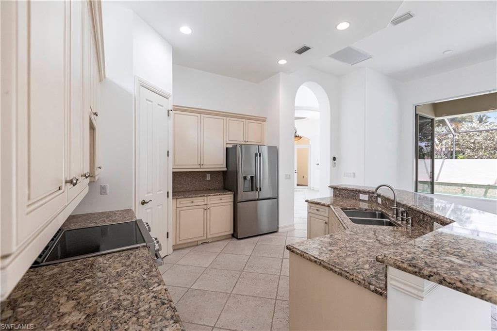 8886 Shenendoah Cir, Naples, FL 34113-10