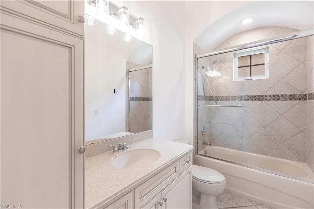8886 Shenendoah Cir, Naples, FL 34113-19