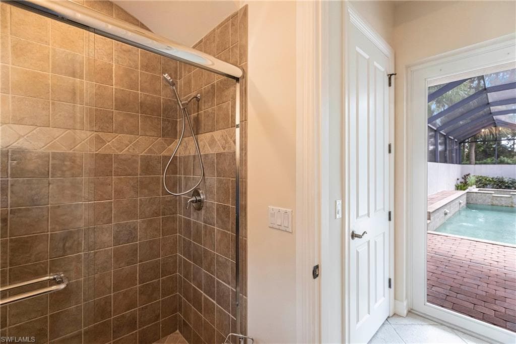 8886 Shenendoah Cir, Naples, FL 34113-24