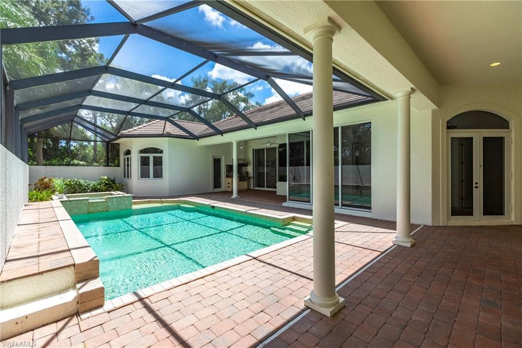 8886 Shenendoah Cir, Naples, FL 34113-27
