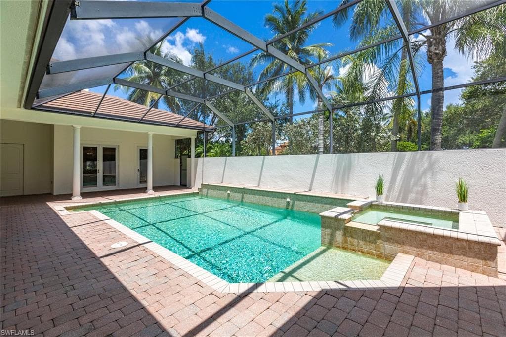 8886 Shenendoah Cir, Naples, FL 34113-28