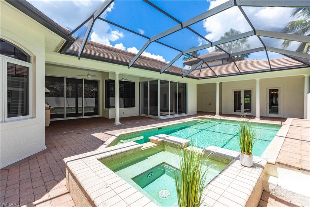 8886 Shenendoah Cir, Naples, FL 34113-29