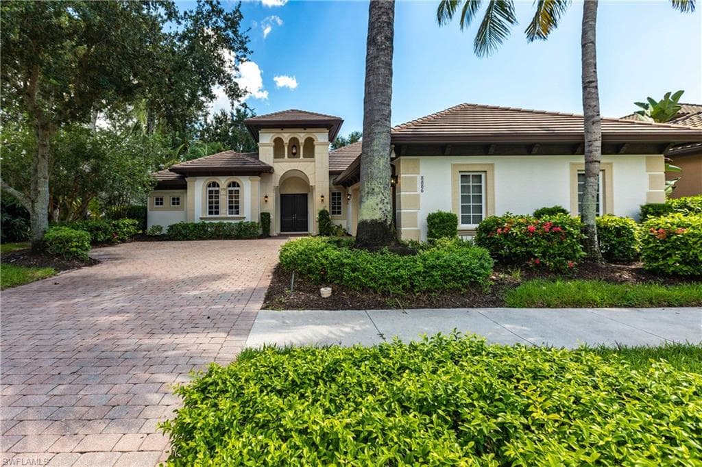 8886 Shenendoah Cir, Naples, FL 34113-3