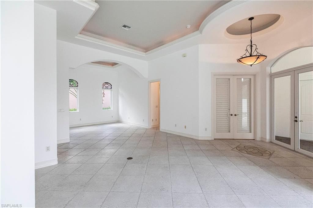 8886 Shenendoah Cir, Naples, FL 34113-5