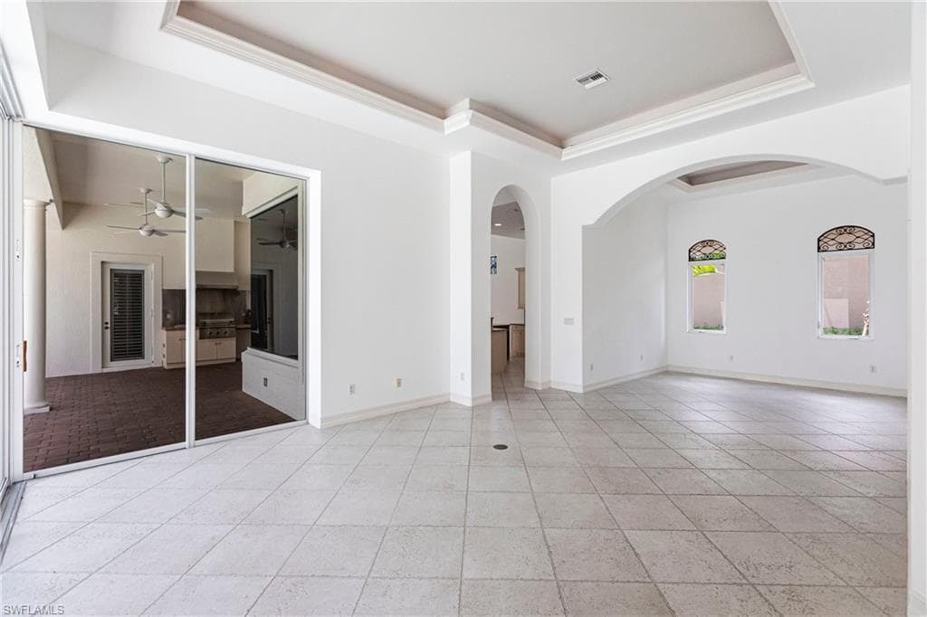 8886 Shenendoah Cir, Naples, FL 34113-6