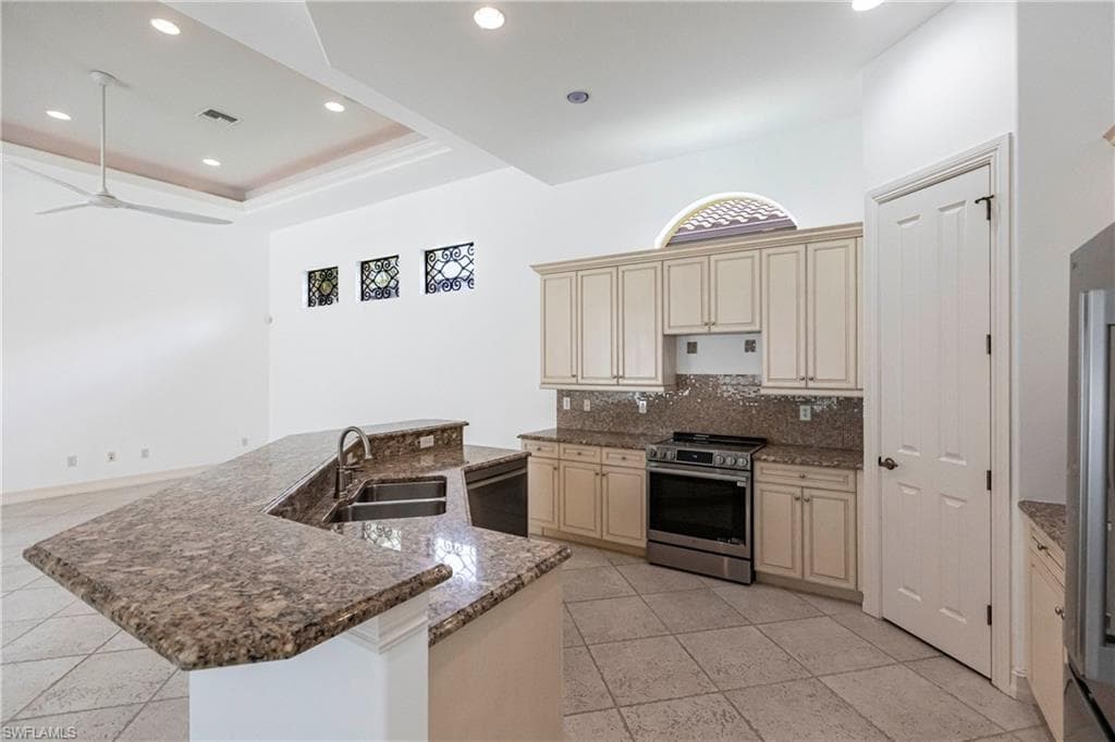 8886 Shenendoah Cir, Naples, FL 34113-7