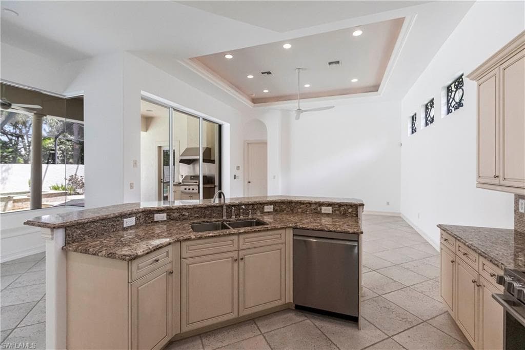 8886 Shenendoah Cir, Naples, FL 34113-8