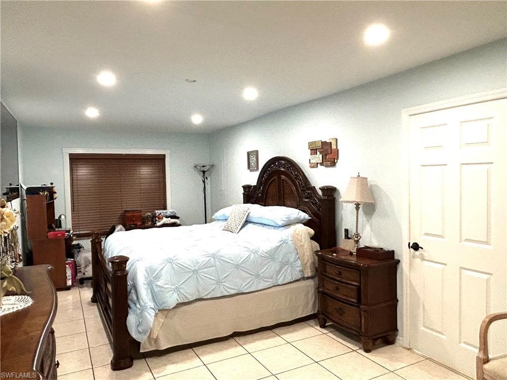 5364 Texas Ave, Naples, FL 34113-14