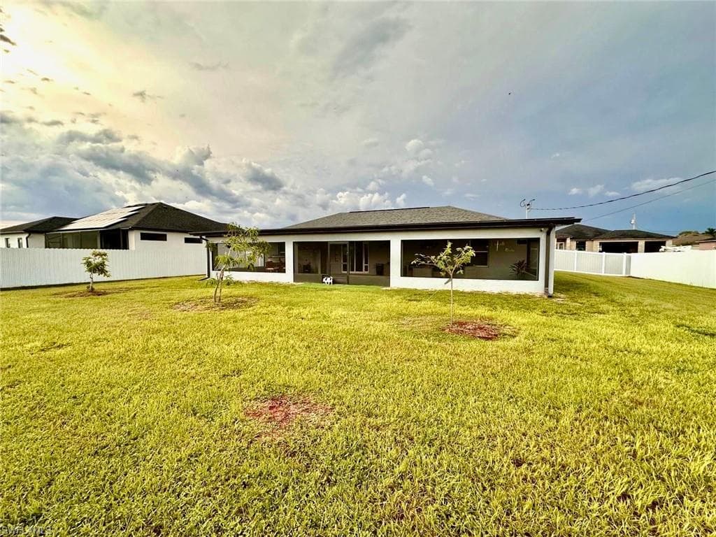 408 7th Ter, Cape Coral, FL 33909-5