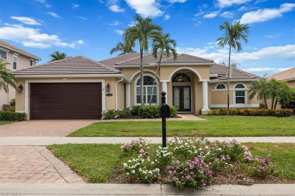 14512 Jekyll Island Ct, Naples, FL 34119-4
