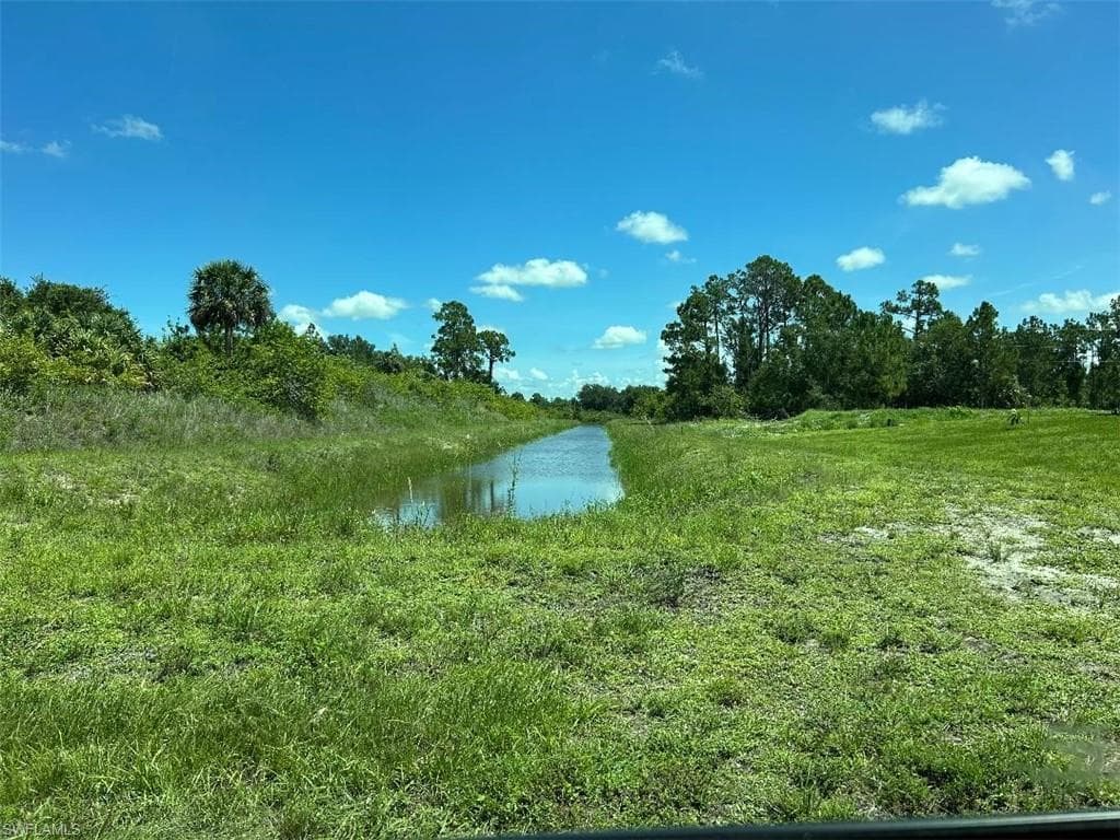 528 Brue Ave S, Lehigh Acres, FL 33974-1