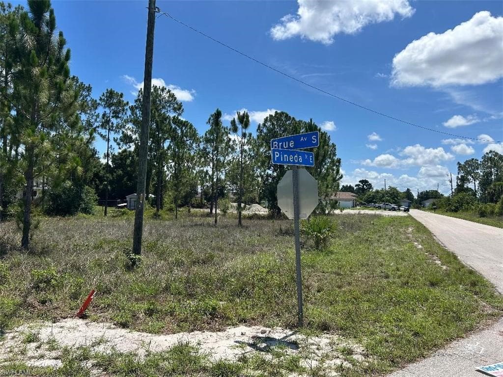 528 Brue Ave S, Lehigh Acres, FL 33974-3