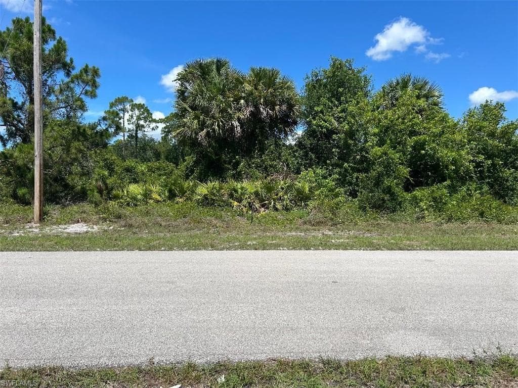 528 Brue Ave S, Lehigh Acres, FL 33974-4