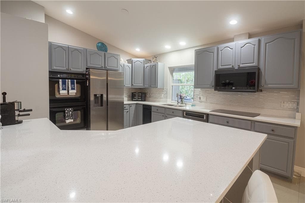 420 20th Ave NW, Naples, FL 34120-14