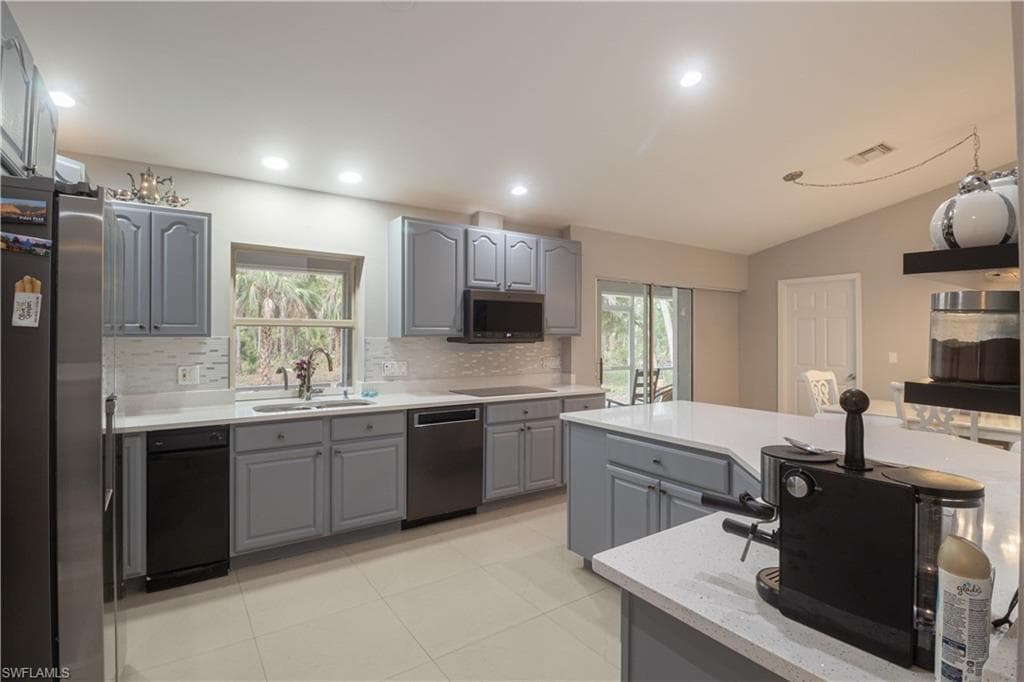 420 20th Ave NW, Naples, FL 34120-15