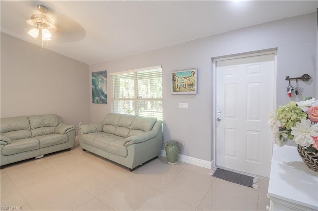 420 20th Ave NW, Naples, FL 34120-20