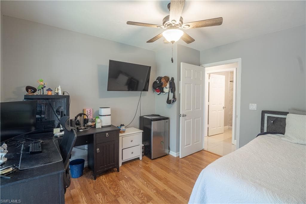 420 20th Ave NW, Naples, FL 34120-31