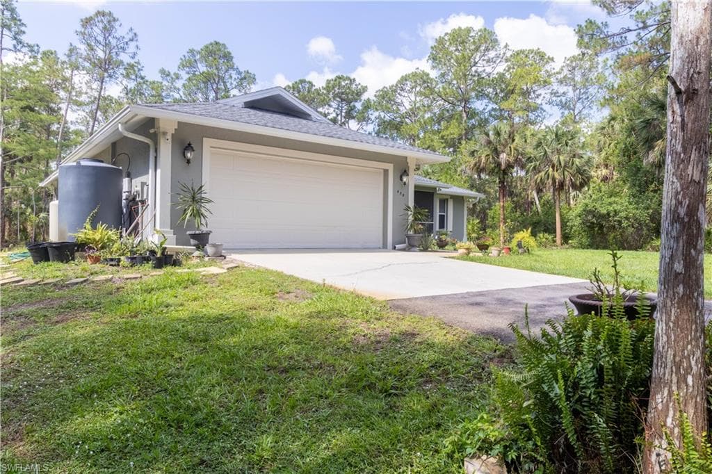 420 20th Ave NW, Naples, FL 34120-4