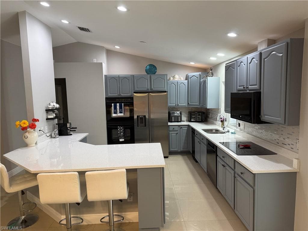 420 20th Ave NW, Naples, FL 34120-8