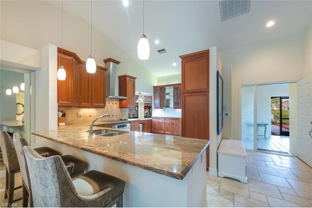 241 St James Way, Naples, FL 34104-4