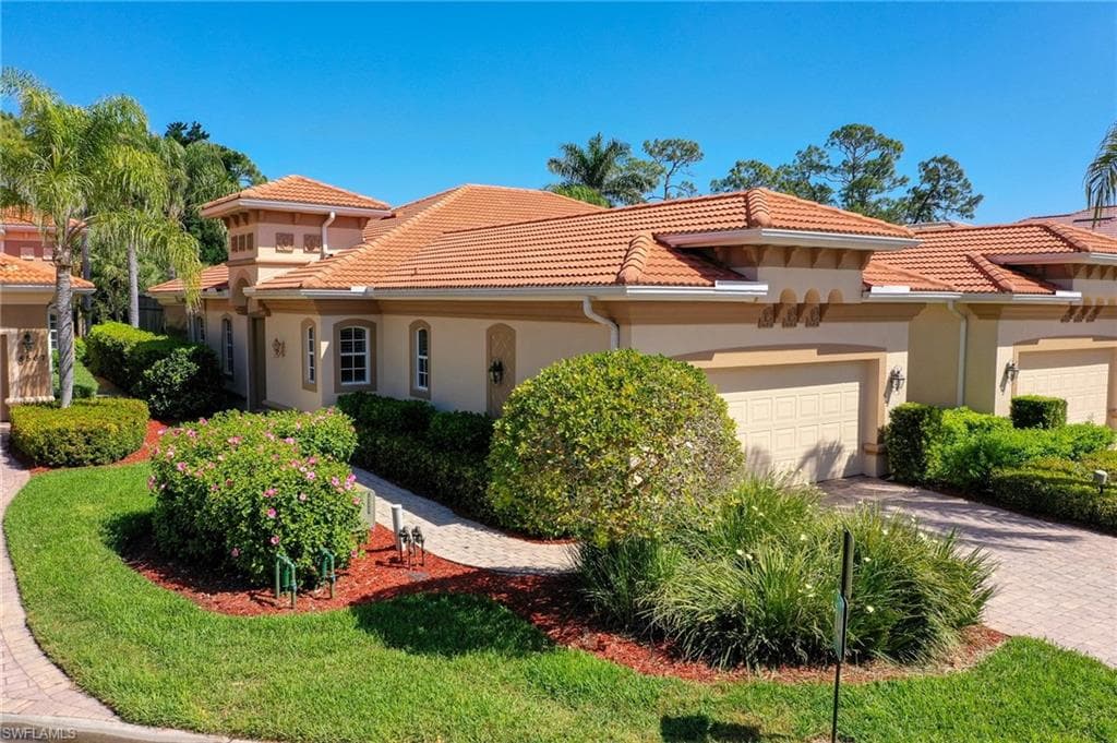 8563 Chase Preserve Dr, Naples, FL 34113-3