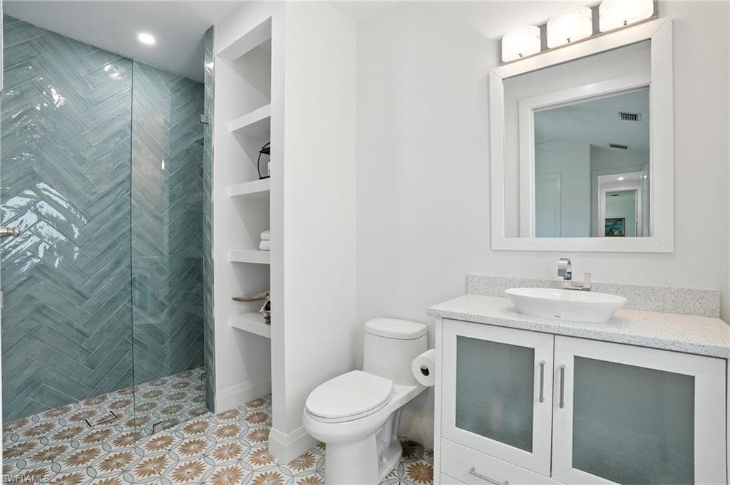 581 Wedgewood Way, Naples, FL 34119-18