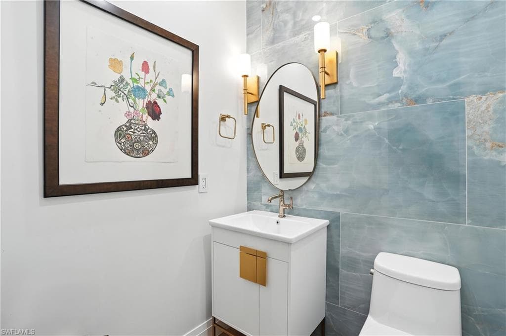 581 Wedgewood Way, Naples, FL 34119-22