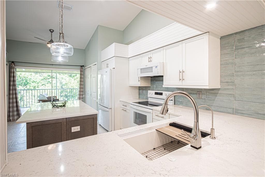 15435 Cedarwood Ln 5-304, Naples, FL 34110-9
