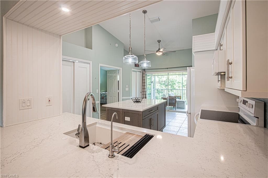 15435 Cedarwood Ln 5-304, Naples, FL 34110-10