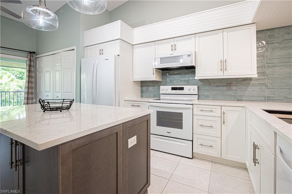 15435 Cedarwood Ln 5-304, Naples, FL 34110-15