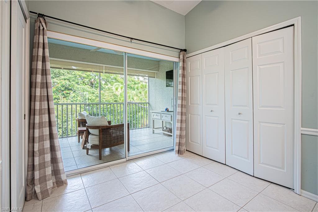 15435 Cedarwood Ln 5-304, Naples, FL 34110-16