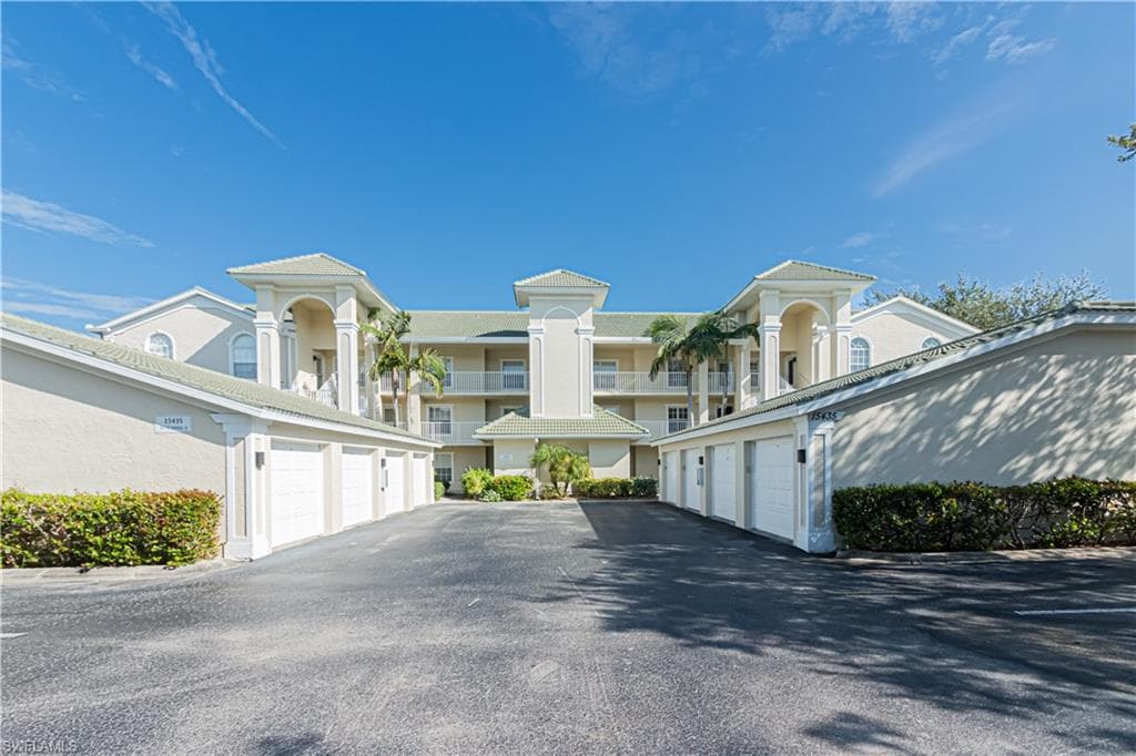 15435 Cedarwood Ln 5-304, Naples, FL 34110-2