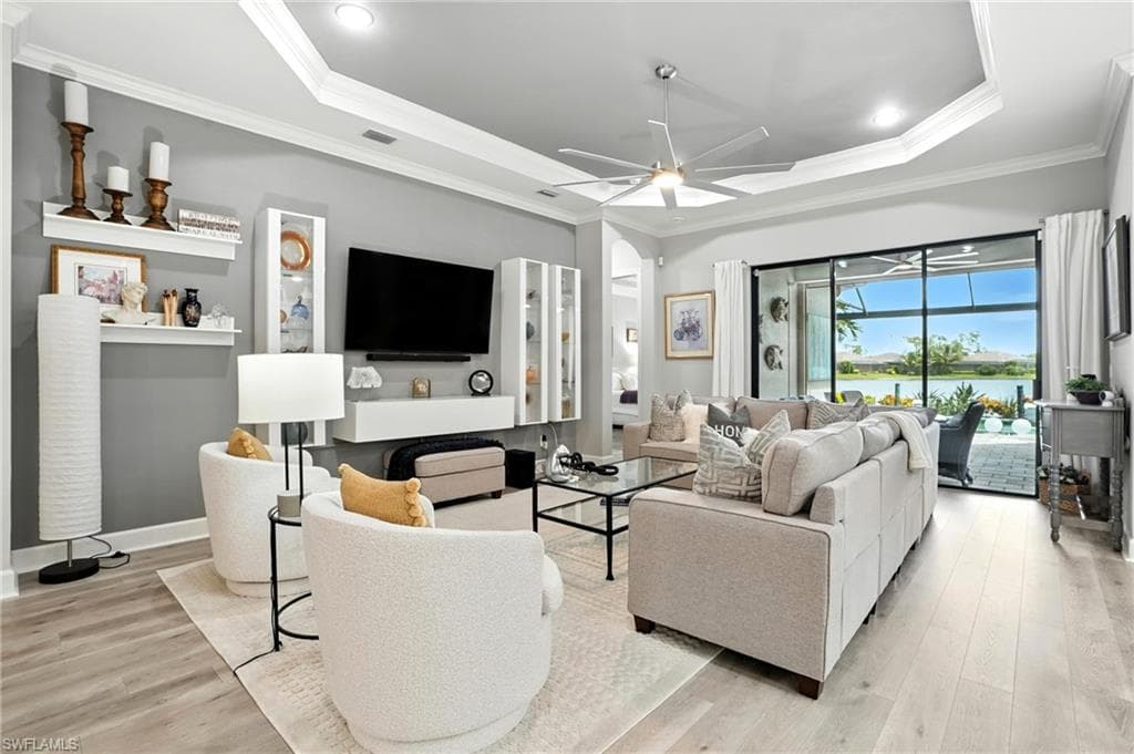 9401 Terresina Dr, Naples, FL 34119-9