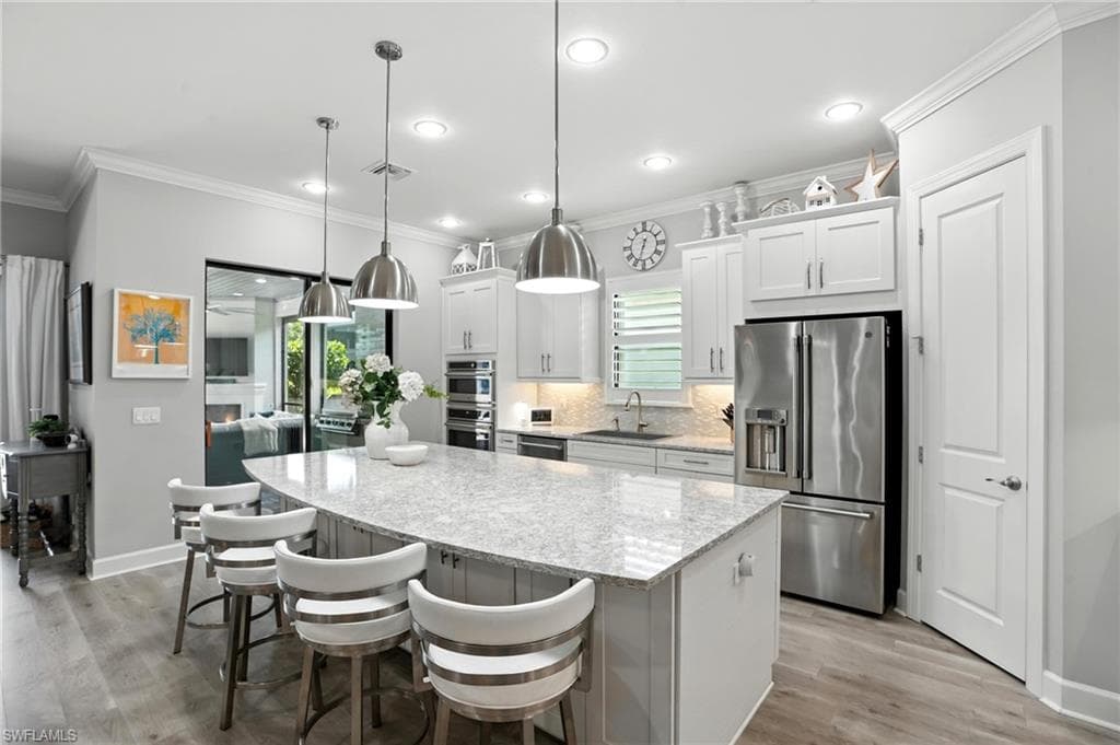 9401 Terresina Dr, Naples, FL 34119-10