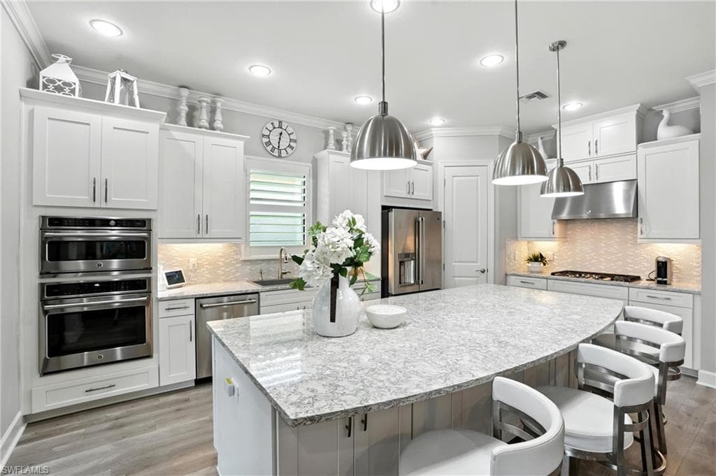 9401 Terresina Dr, Naples, FL 34119-11