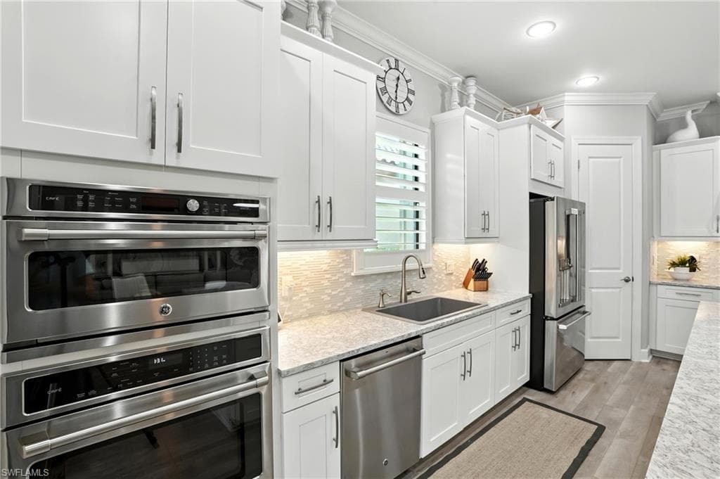 9401 Terresina Dr, Naples, FL 34119-12