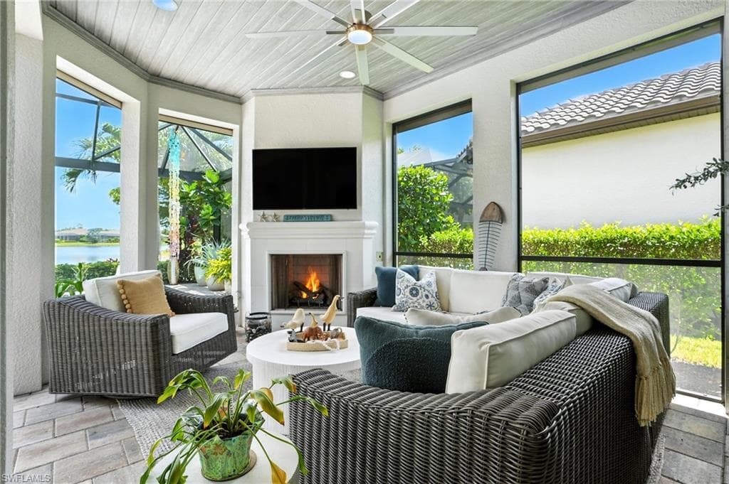 9401 Terresina Dr, Naples, FL 34119-36