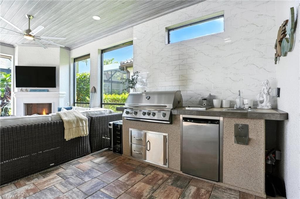 9401 Terresina Dr, Naples, FL 34119-38