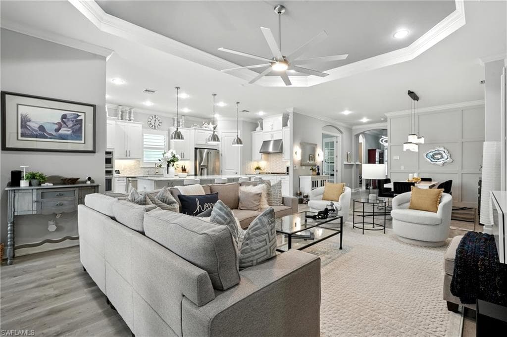 9401 Terresina Dr, Naples, FL 34119-7