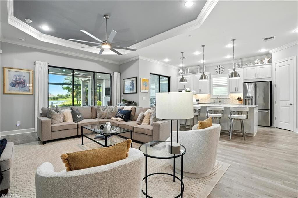 9401 Terresina Dr, Naples, FL 34119-8