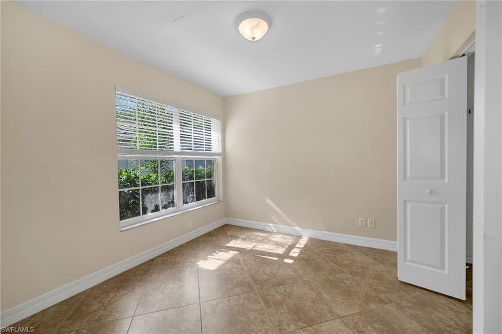 1293 Barrigona Ct, Naples, FL 34119-26