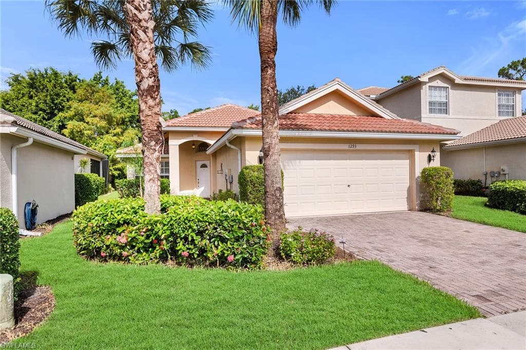 1293 Barrigona Ct, Naples, FL 34119-2