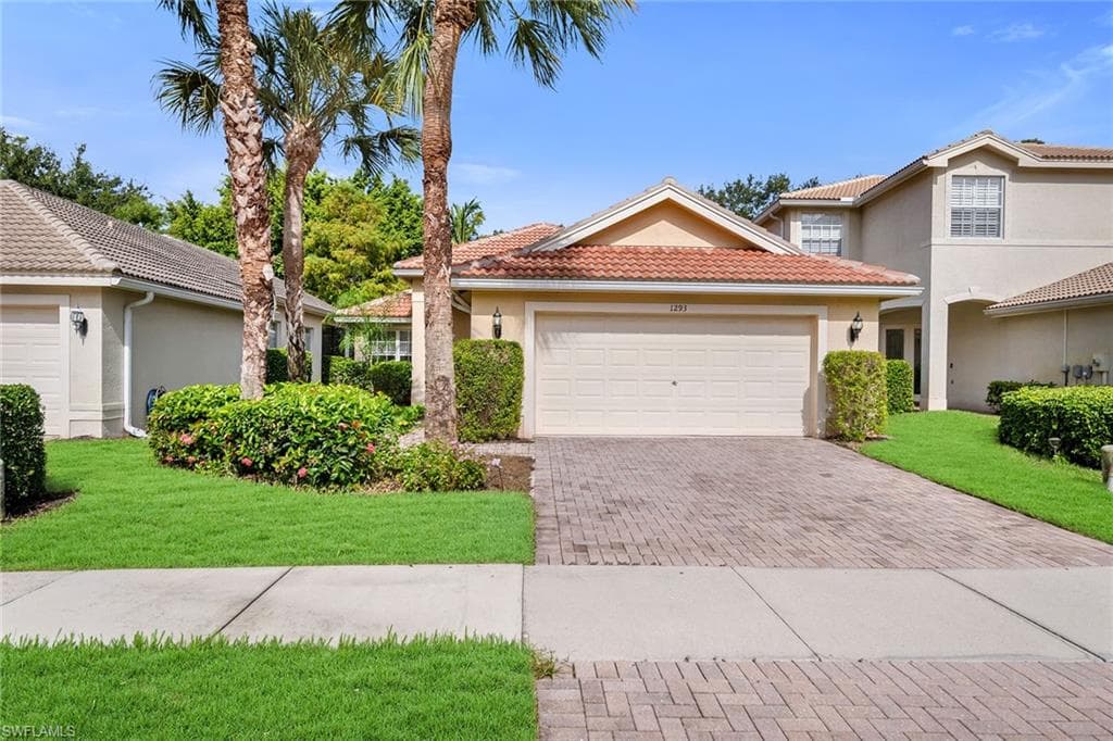 1293 Barrigona Ct, Naples, FL 34119-38