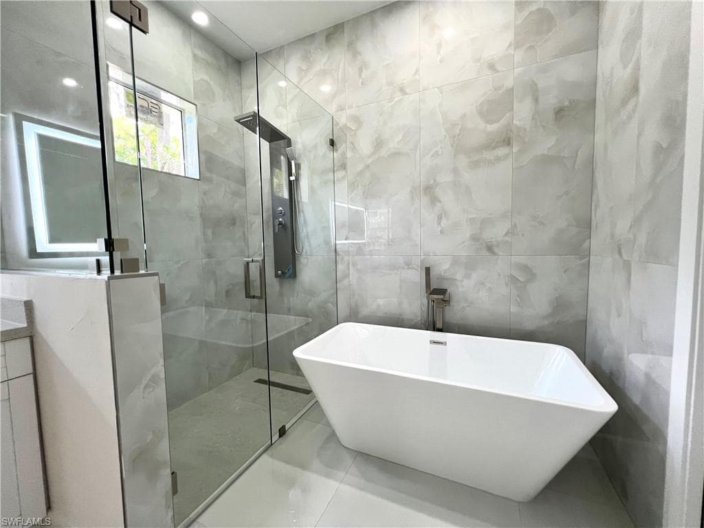 3210 10th Ave SE, Naples, FL 34117-9