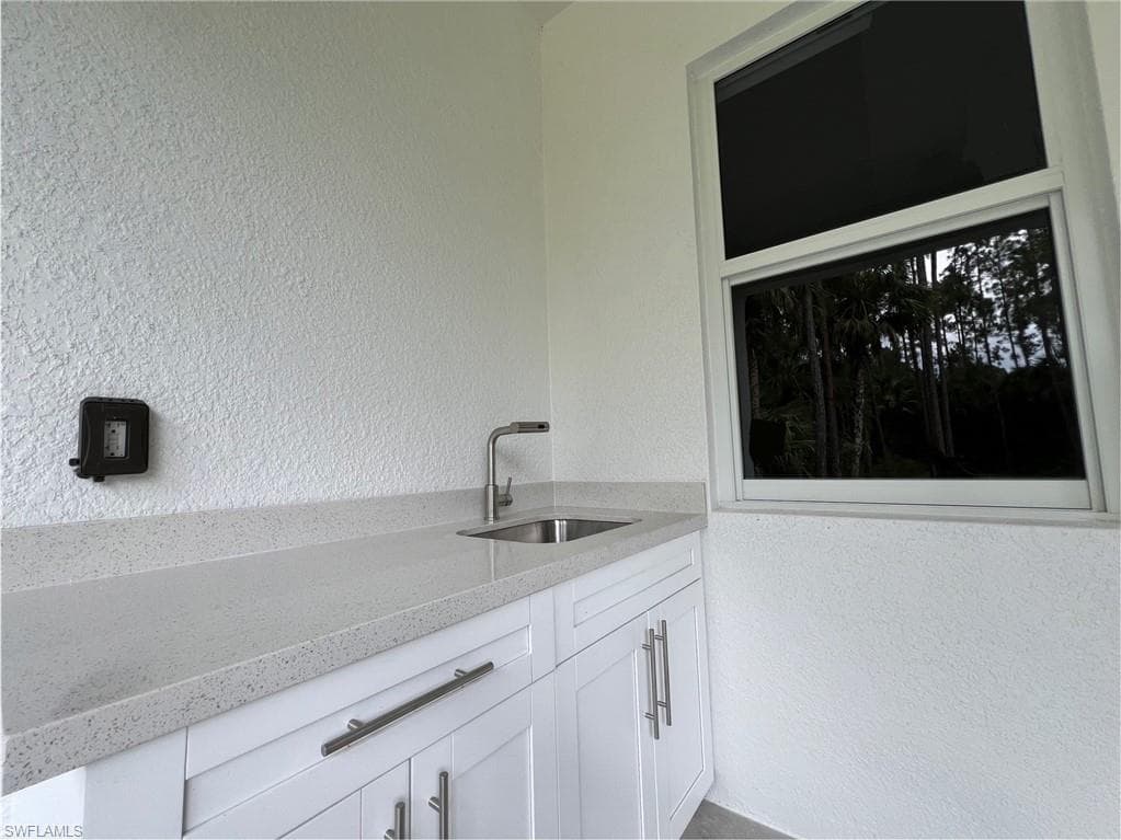 3210 10th Ave SE, Naples, FL 34117-29